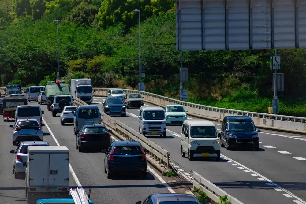 Infographic showing 5.1 million injuries and 44,762 deaths from U.S. car accidents in 2023.